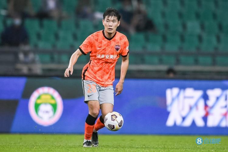 鲁媒：李源一并没有抵达杭州，是否加盟泰山队还存在变数