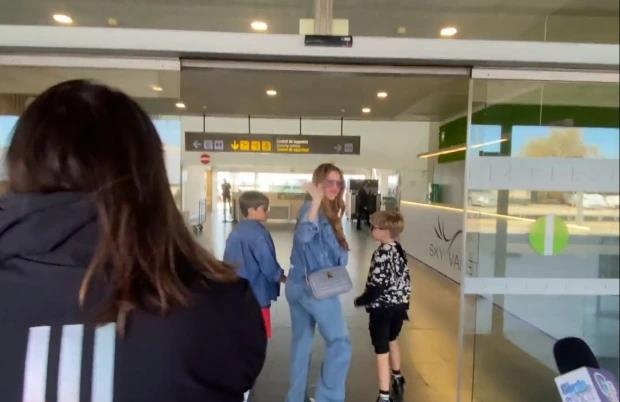 太阳报：夏奇拉离开巴塞罗那，带着两个儿子前往佛罗里达生活