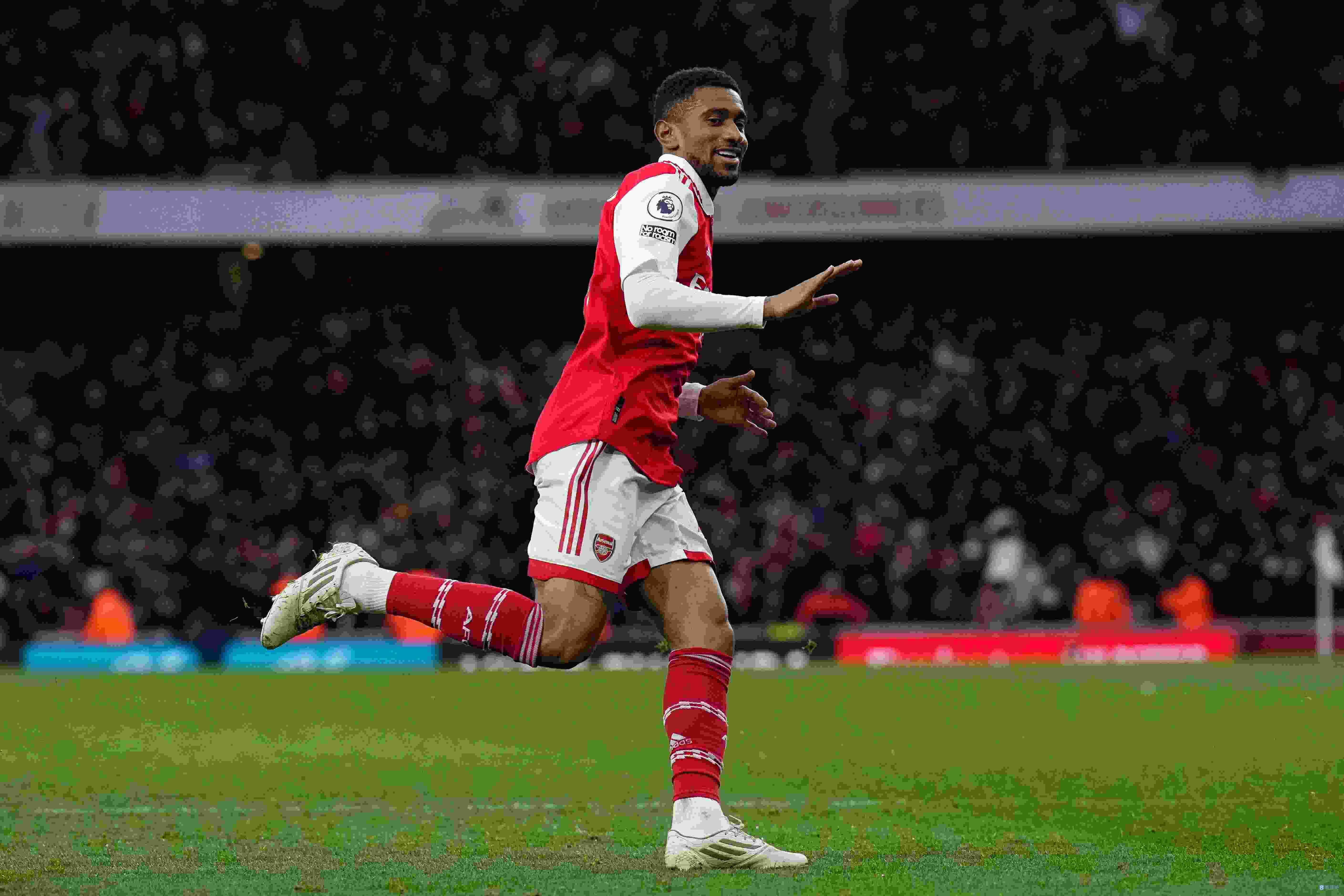 罗马诺：阿森纳正与尼尔森商谈续约，球员合同今夏到期