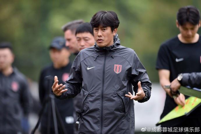 热身赛-成都蓉城2-1四川九牛 艾克森攻入精彩进球 刘涛破门