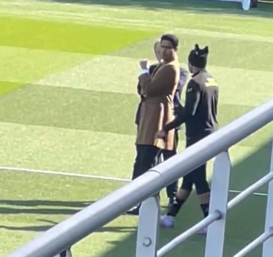 巴黎两连败+姆巴佩抗议风波后，纳赛尔今天亲自到场观看训练