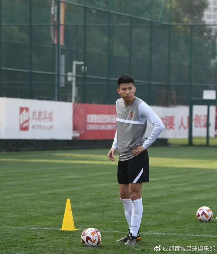 官宣丨杨一鸣正式加盟成都蓉城足球俱乐部