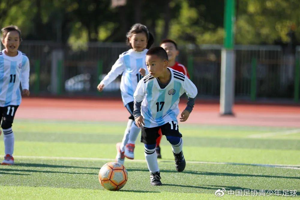 追光｜这所小学，竟有“豪华”更衣室、“名人堂”和“历史时刻”