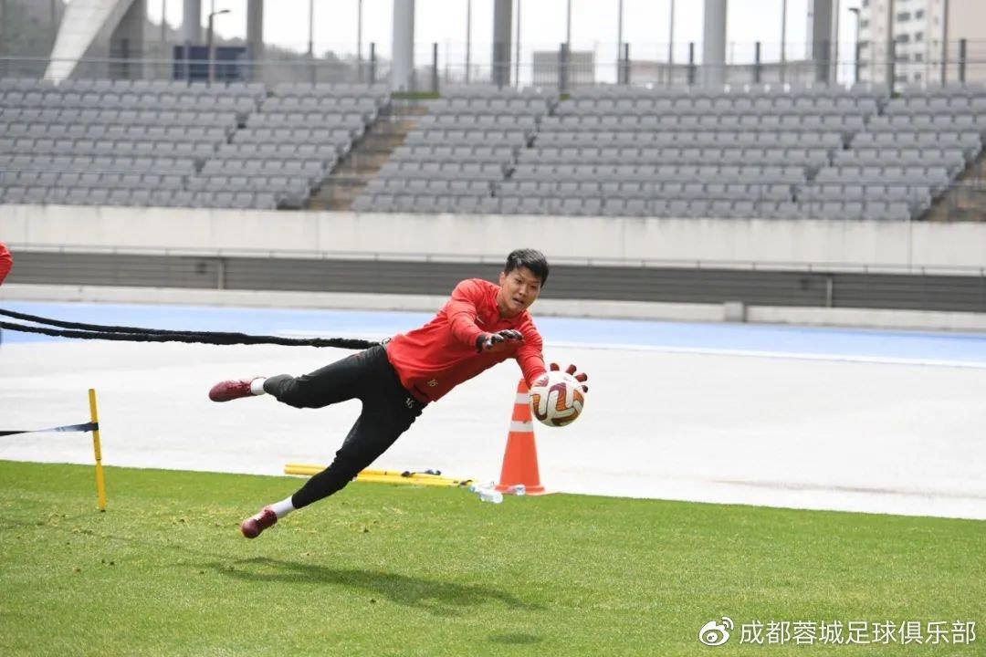 官宣丨蹇韬正式加盟成都蓉城足球俱乐部