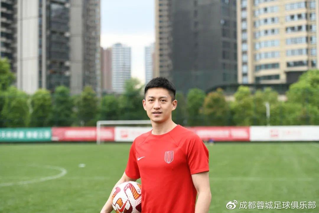 官宣丨王楚正式加盟成都蓉城足球俱乐部