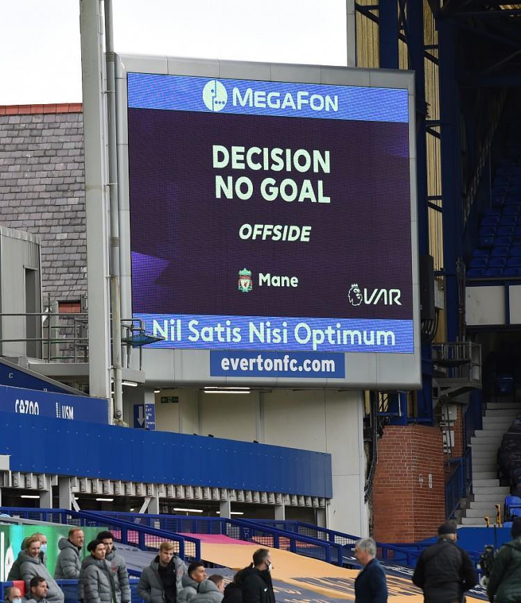 TA：为改善VAR准确性，英超建议新赛季在禁区外增设4个摄像头