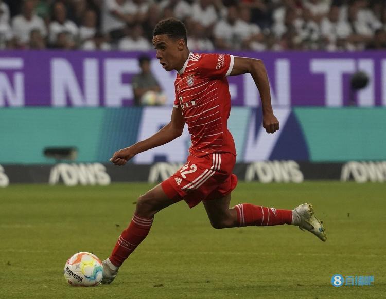 穆西亚拉本场数据：传球成功率100%，SofaScore评分7.0