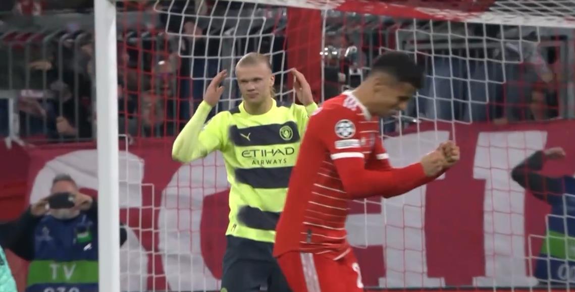 各为其主！哈兰德点球踢高，坎塞洛挥舞双拳庆祝