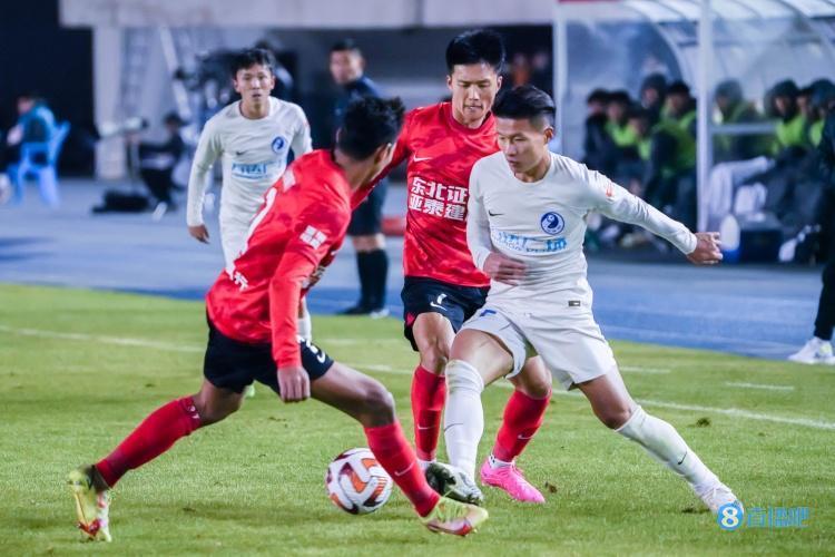 林良铭本场比赛8次成功过人，追平卡拉斯科纪录