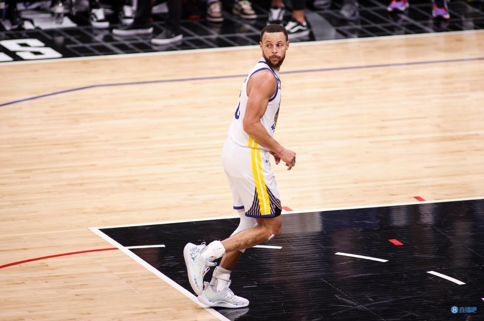 库里赛季前4场季后赛砍126分 35岁及以上球员中仅次于乔丹贾巴尔