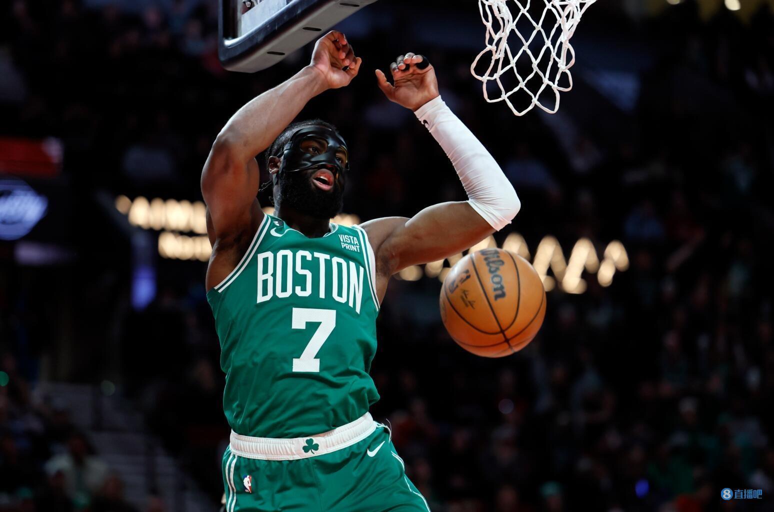 布朗：言语无法表达罗威的贡献 健康的他可能是联盟最佳防守球员