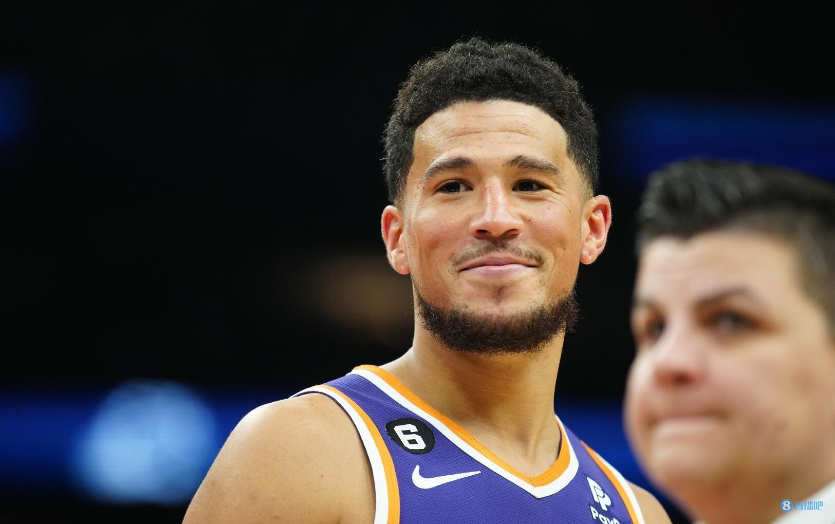 打疯了！布克第三节单节25分 比快船全队得分还多