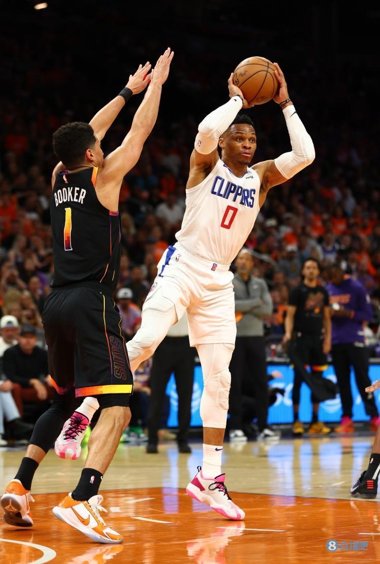 布克：威少总能带领他的队友们卷土重来 我对这个家伙充满尊敬