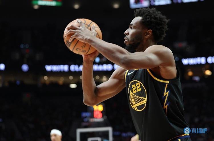 真稳！维金斯16中9得20分4板2断2帽 最后48秒后仰助勇士领先5分