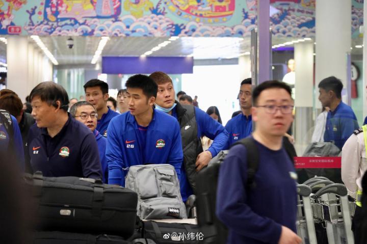 河南队结束在如皋的比赛 还恢复训练了半天从南通飞...