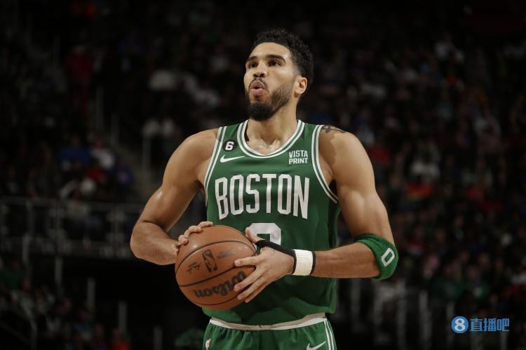 塔图姆站上罚球线时 老鹰主场球迷高呼：你不是科比！