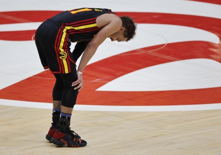 四次发球三次砸人&最后失误！特雷-杨：我们从没在训练中练过