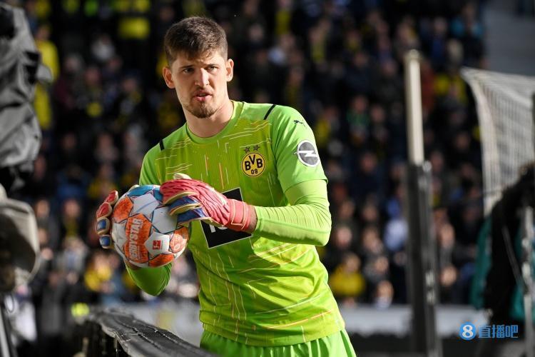 科贝尔：阿德耶米被放倒应是点球，五五开的判罚总吹成不利多特的