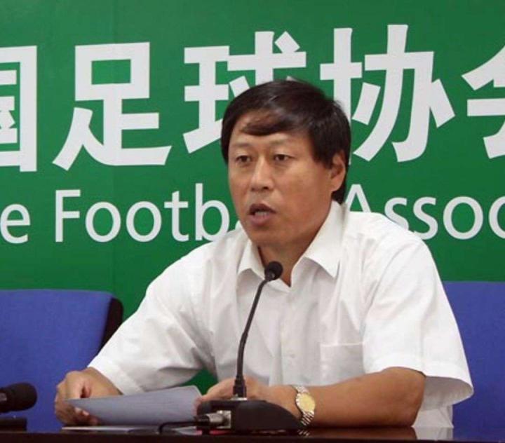 原中超董事长马成全履历，曾是北京足球运动员，19...