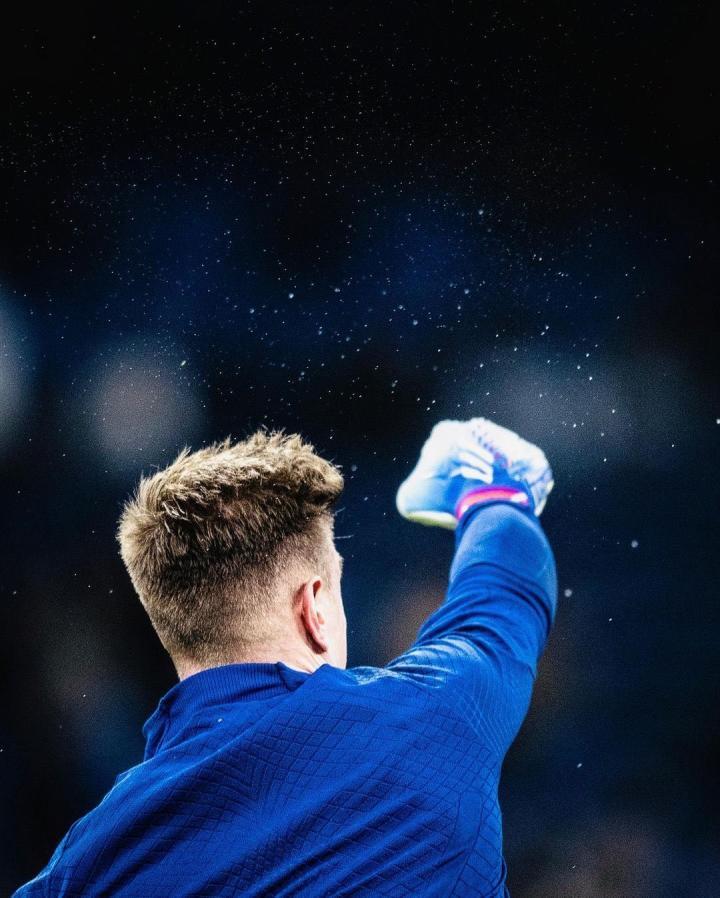 恭喜特尔施特根打破布拉沃的纪录，成为巴萨历史上单...