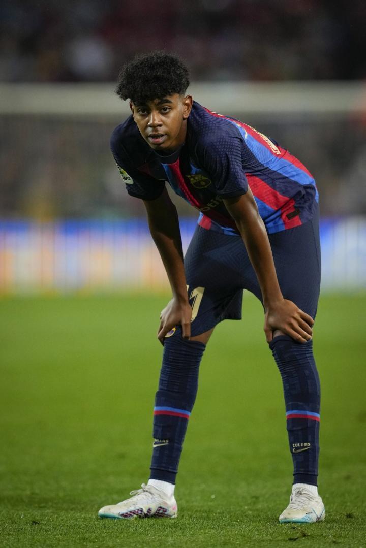 亚马尔是巴萨队史第二年轻的出场球员