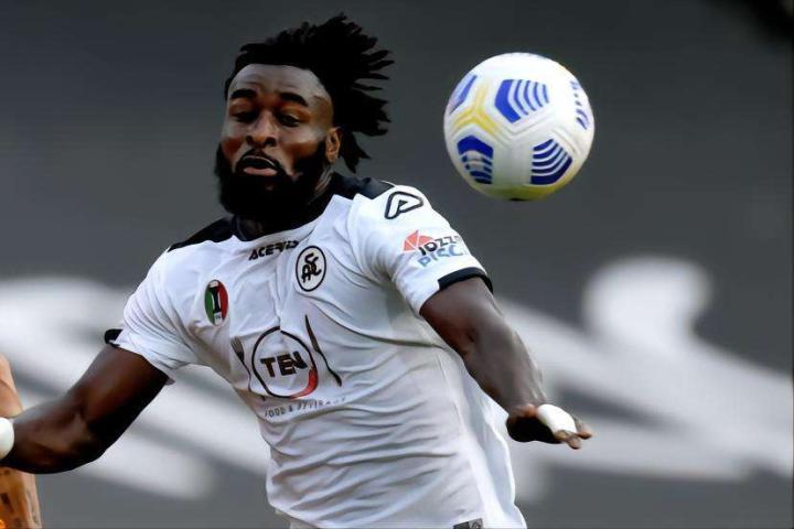 国新网：恩佐拉被推荐给了国际米兰 但是目前为止还...