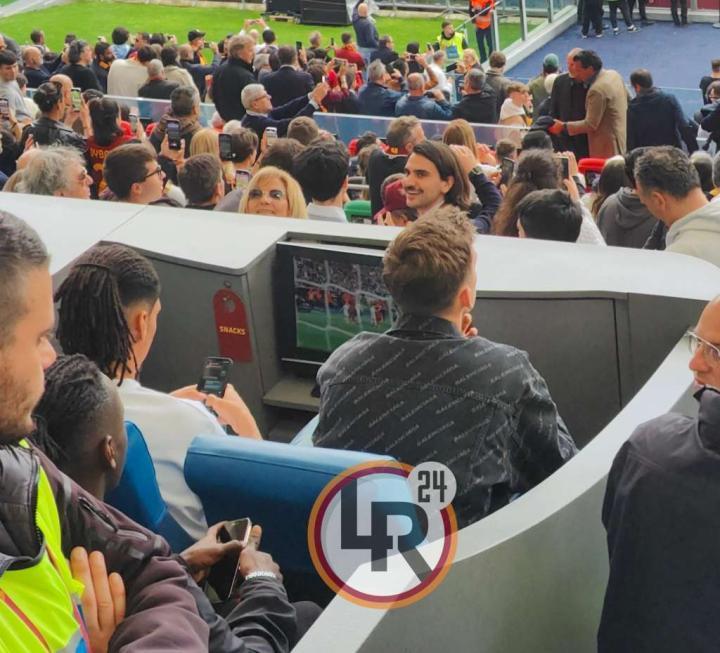 [流泪狗头]斯莫林和迭戈-略伦特在现场观看了罗马...