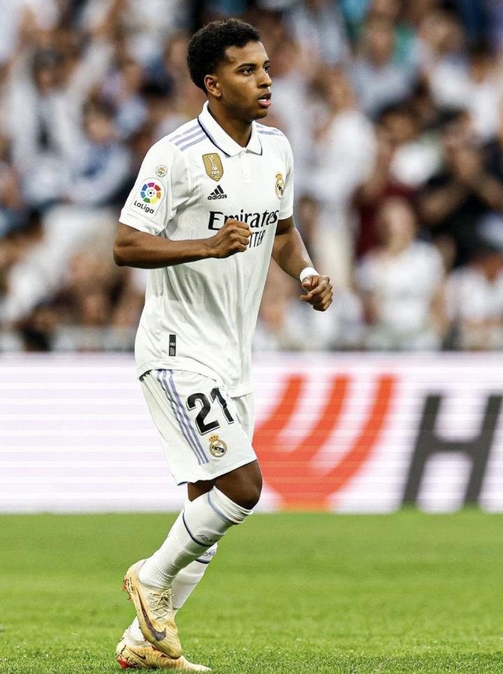 罗德里戈在皇马4-2战胜阿尔梅里亚的数据如下：出...