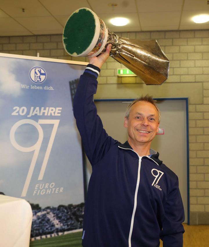 今天是托恩的57岁生日和弗利克的23岁生日！托恩...