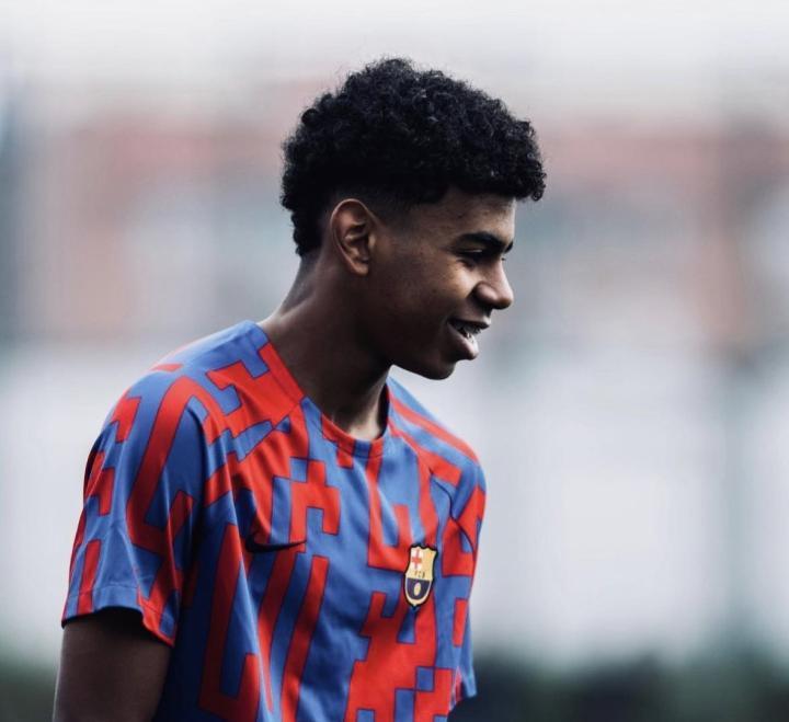 稳了！罗马诺：亚马尔将在今夏和巴萨签订新合同至2026年