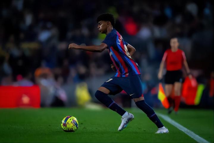 哈维：亚马尔的续约？他的心在巴萨，所以我很平静，...