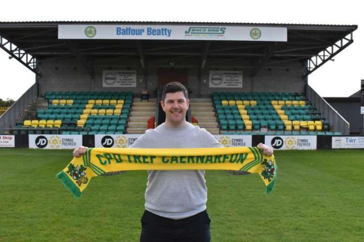 理查德·戴维斯被任命为卡那封一队主教练。