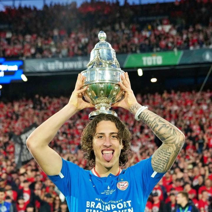 恭喜法比奥·席尔瓦跟随埃因霍温获得荷兰杯冠军！法...