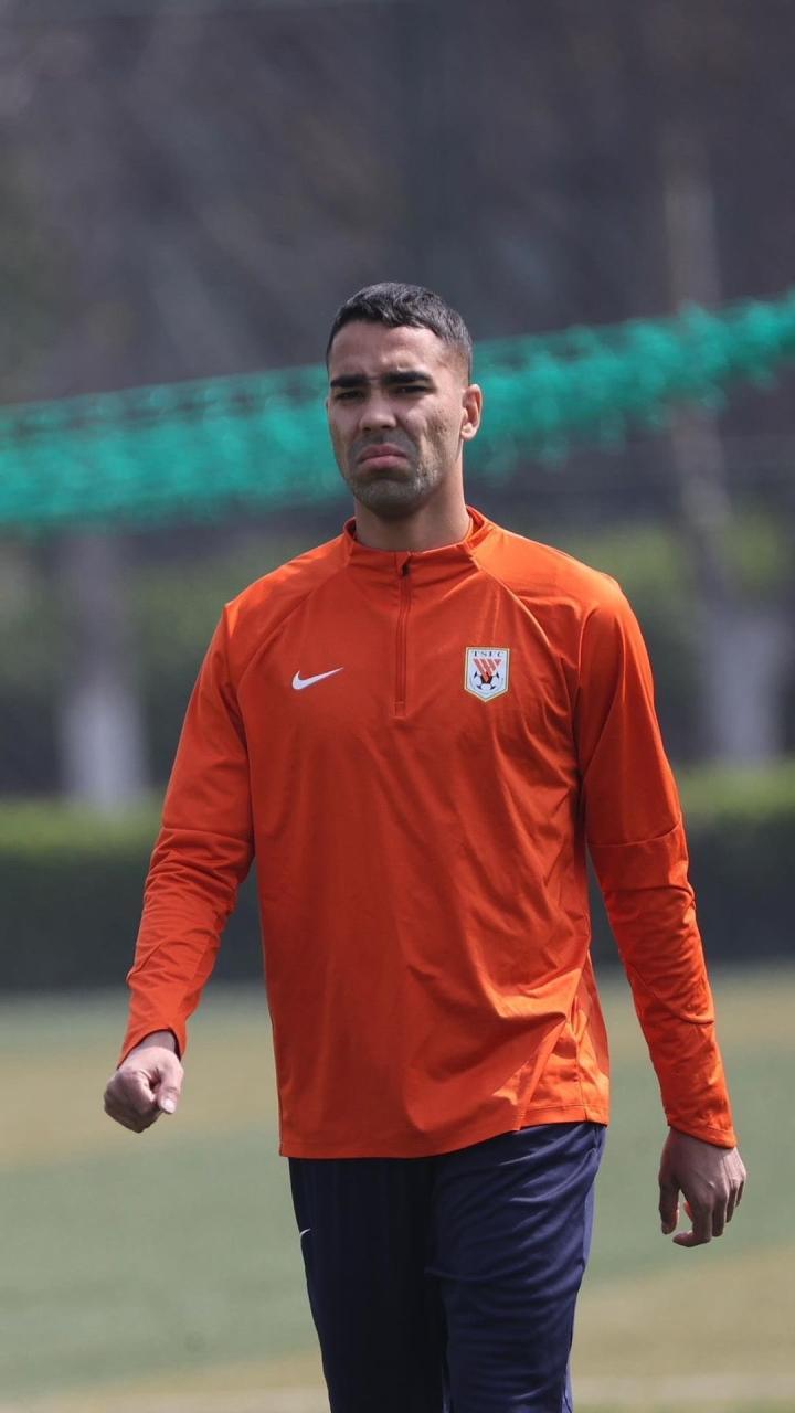 德尔加多发布个人眉头紧锁的训练照这个孩子真是倒霉...