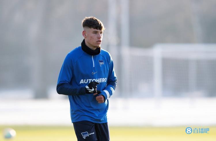 记者：柏林赫塔19岁左后卫乌尔赖希将免签加盟门兴