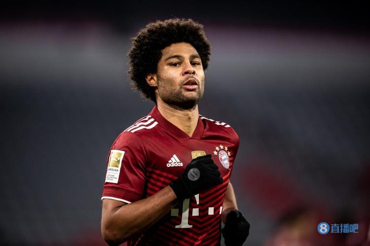 记者：格纳布里无意今夏离队 拜仁准备挖狼堡阿迪多特球探