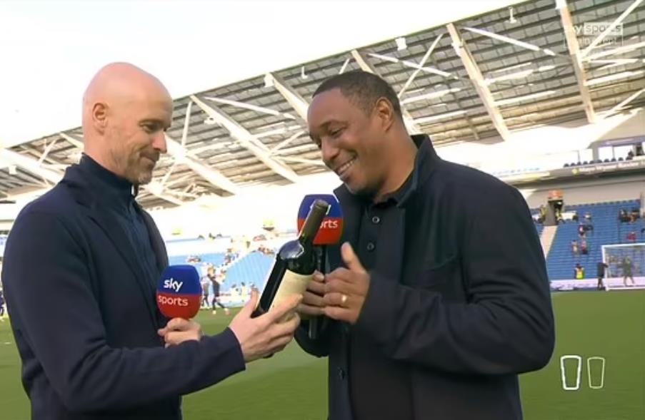 滕哈赫此前没邀请因斯赛后喝酒被对方骂缺乏尊重，今天送红酒赔礼