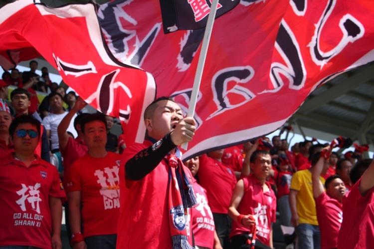 超5000人涌入球场！中国第4级别联赛，为何如此有魅力？