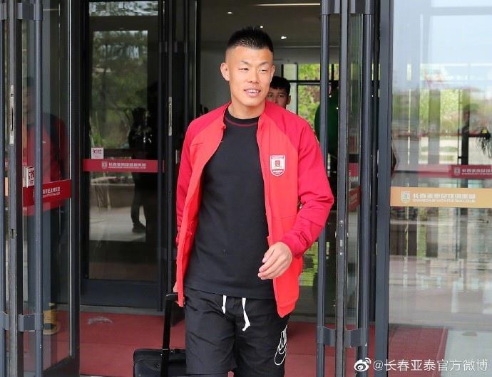 亚泰14日“母亲节”客战成都蓉城 塞尔吉尼奥、张宇峰随队出征