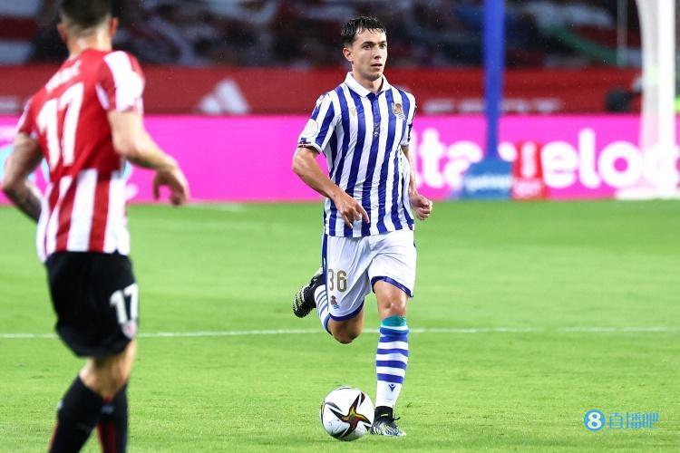 巴萨有意祖比门迪？皇社主帅：我认为他想留在这里踢欧冠