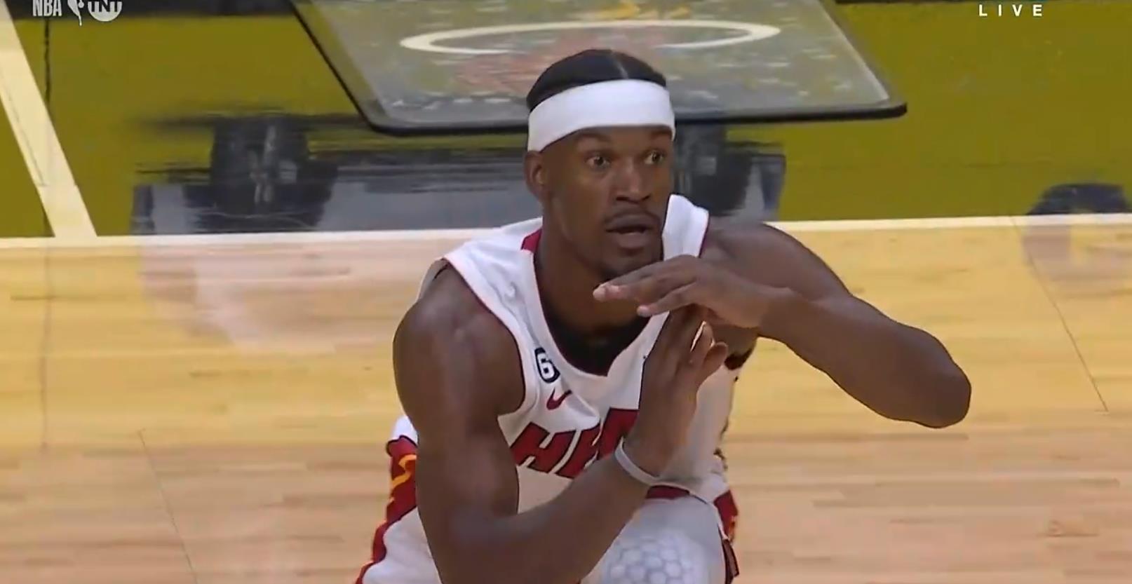 赶紧的吧！热火打出13-2攻击波 巴特勒比出暂停手势