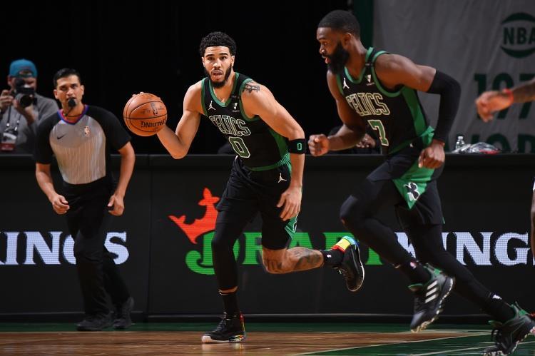 双铁花！塔图姆18中6&三分7中1 布朗17中6&三分7中0