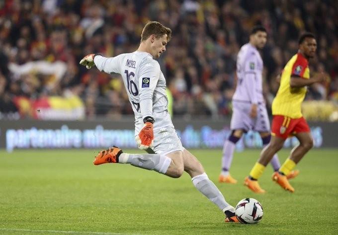 记者：努贝尔接近离开拜仁，拜仁对他的估值为1500-2000万欧