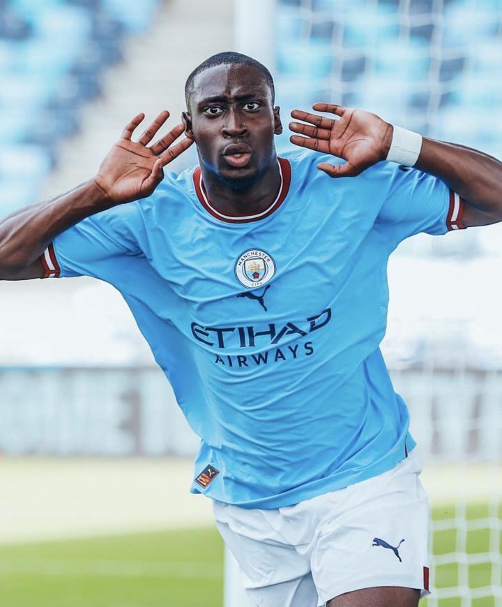 曼城小将卡洛斯·博尔热斯当选PL2赛季最佳球员，