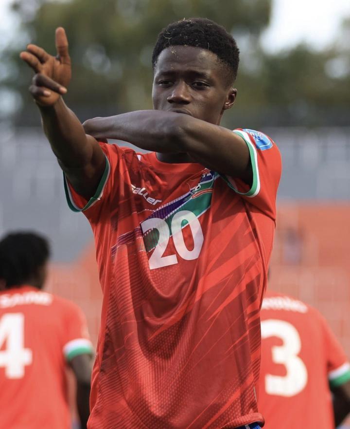 冈比亚U20的阿达马·博让面对洪都拉斯上演梅开二