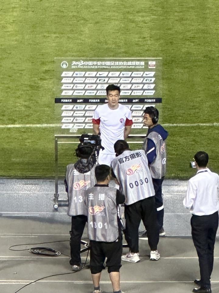 刘军帅：亚泰上半场就那么一次机会，丢球打乱了我们的战术