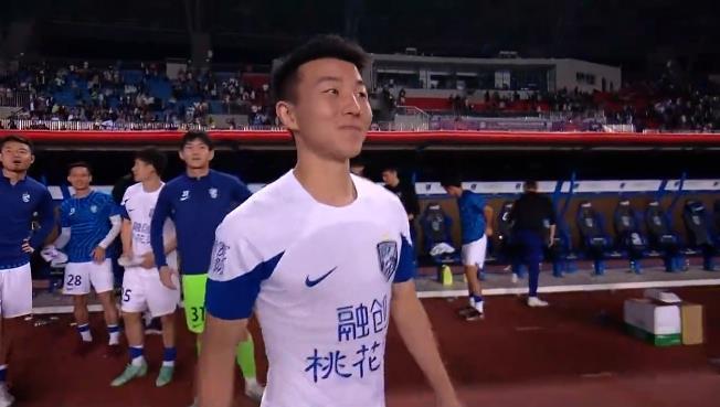 因祸得福？三镇外援阿齐兹遭足协停赛，21岁陶强龙首次先发就戴帽