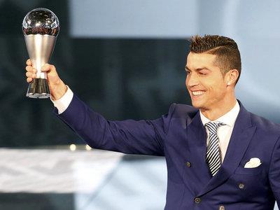 C罗第四次当选FIFA足球先生
