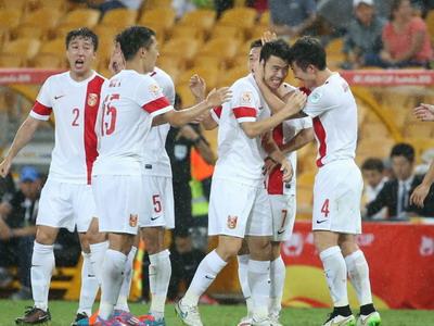 国足2-1乌兹别克小组第一提前出线