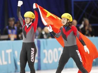 杨扬夺女子短道速滑1000米金牌